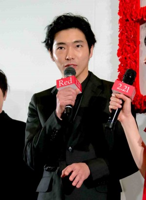 映画『Ｒｅｄ』完成披露舞台あいさつに登場した柄本佑