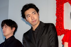 映画『Ｒｅｄ』完成披露舞台あいさつに登場した柄本佑