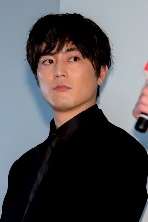 映画『Ｒｅｄ』完成披露舞台あいさつに登場した間宮祥太朗