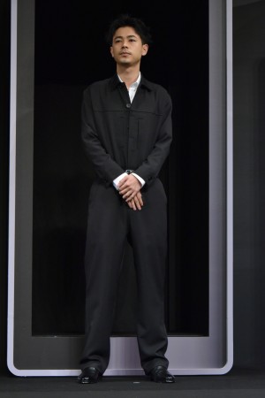 映画『スマホを落としただけなのに　囚われの殺人鬼』完成披露舞台あいさつに登場した成田凌