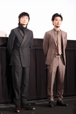 映画『影裏』完成披露試写会に登場した（左から）綾野剛、松田龍平