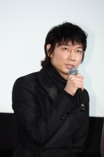 映画『影裏』完成披露試写会に登場した綾野剛