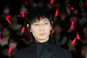 映画『影裏』完成披露試写会に登場した綾野剛