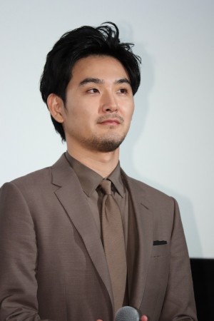 映画『影裏』完成披露試写会に登場した松田龍平