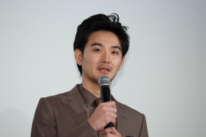 映画『影裏』完成披露試写会に登場した松田龍平