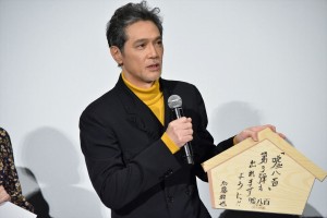 映画『嘘八百 京町ロワイヤル』初日舞台あいさつに登場した加藤雅也