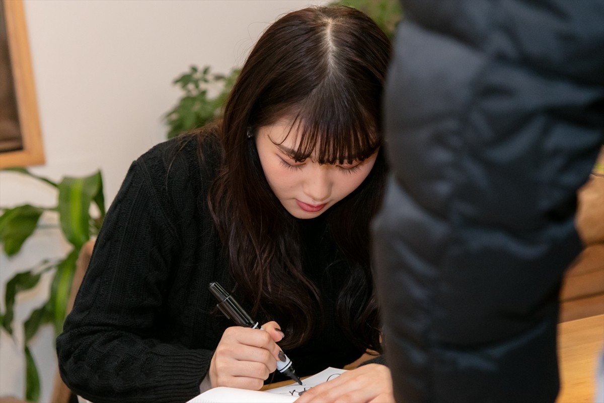 西野未姫、大喜び！  “2ヵ月で8kg減”ダイエット本サイン会に「史上一番人が集まった！」
