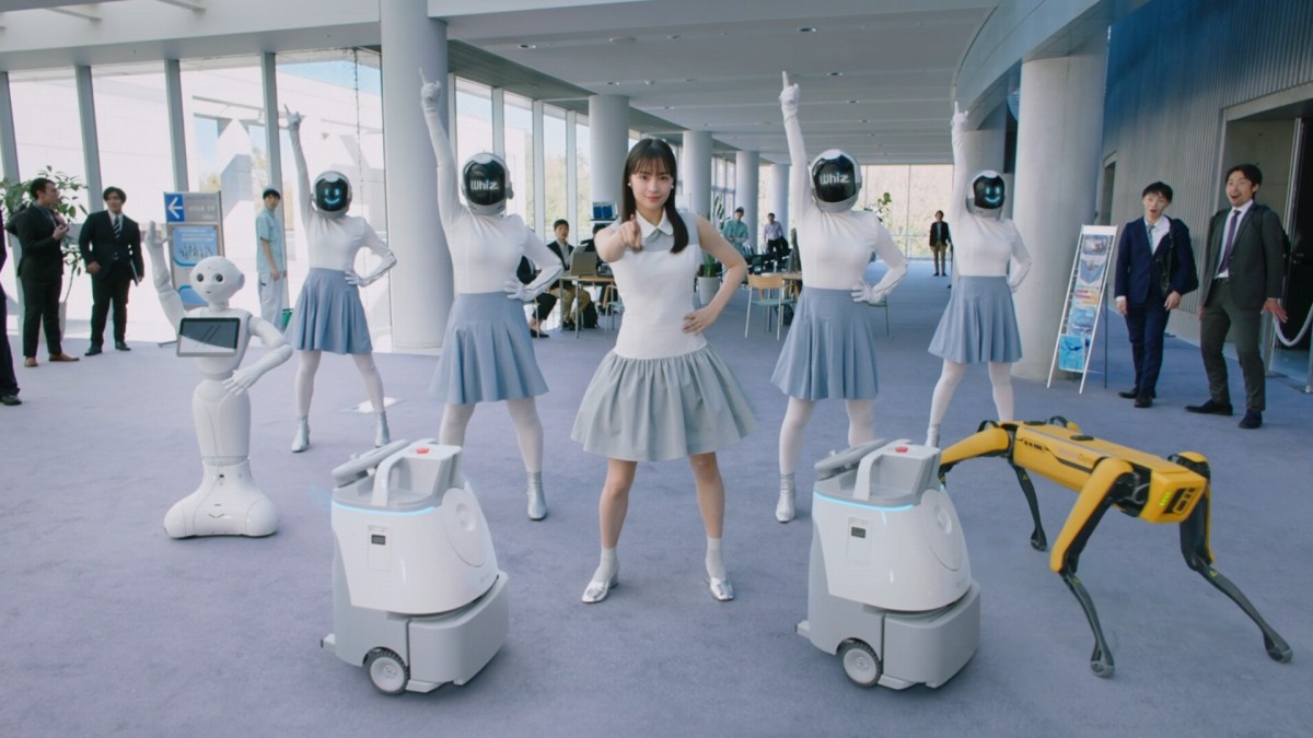 広瀬すず、ミニ丈ワンピース姿で登場 “部長”就任に意気込み