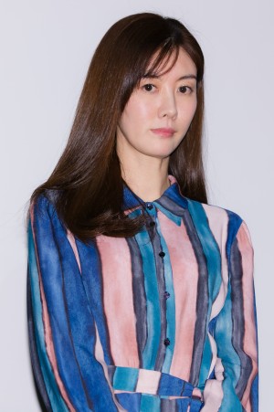 映画『酔うと化け物になる父がつらい』完成披露試写会に登場した、ともさかりえ