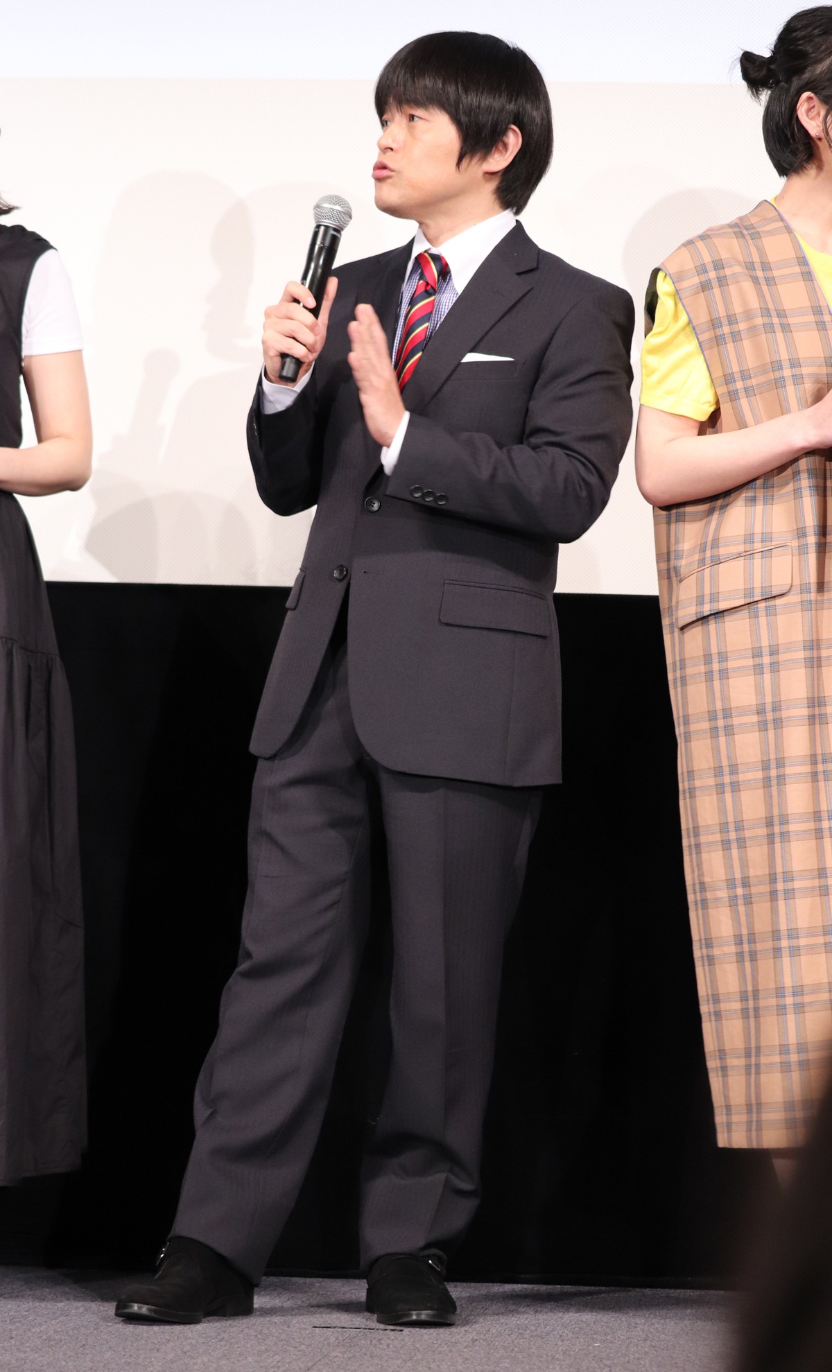 バカリズム、『架空OL日記』映画化は「思い出ビデオを見せている感じで恥ずかしい」
