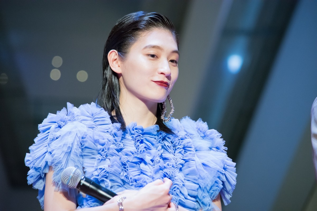 池田エライザ、「役のタフさに影響受けた」　中谷美紀とゴージャスな衣装で登場