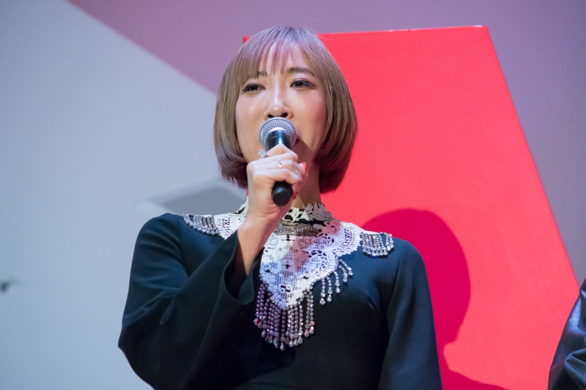 池田エライザ、「役のタフさに影響受けた」　中谷美紀とゴージャスな衣装で登場