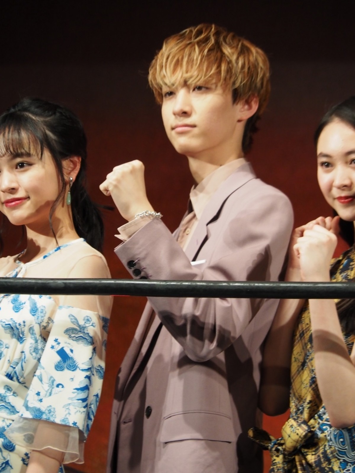 三吉彩花が見事な“犬鳴ハイキック”！ 女子プロレスラーとの二刀流を勧められる