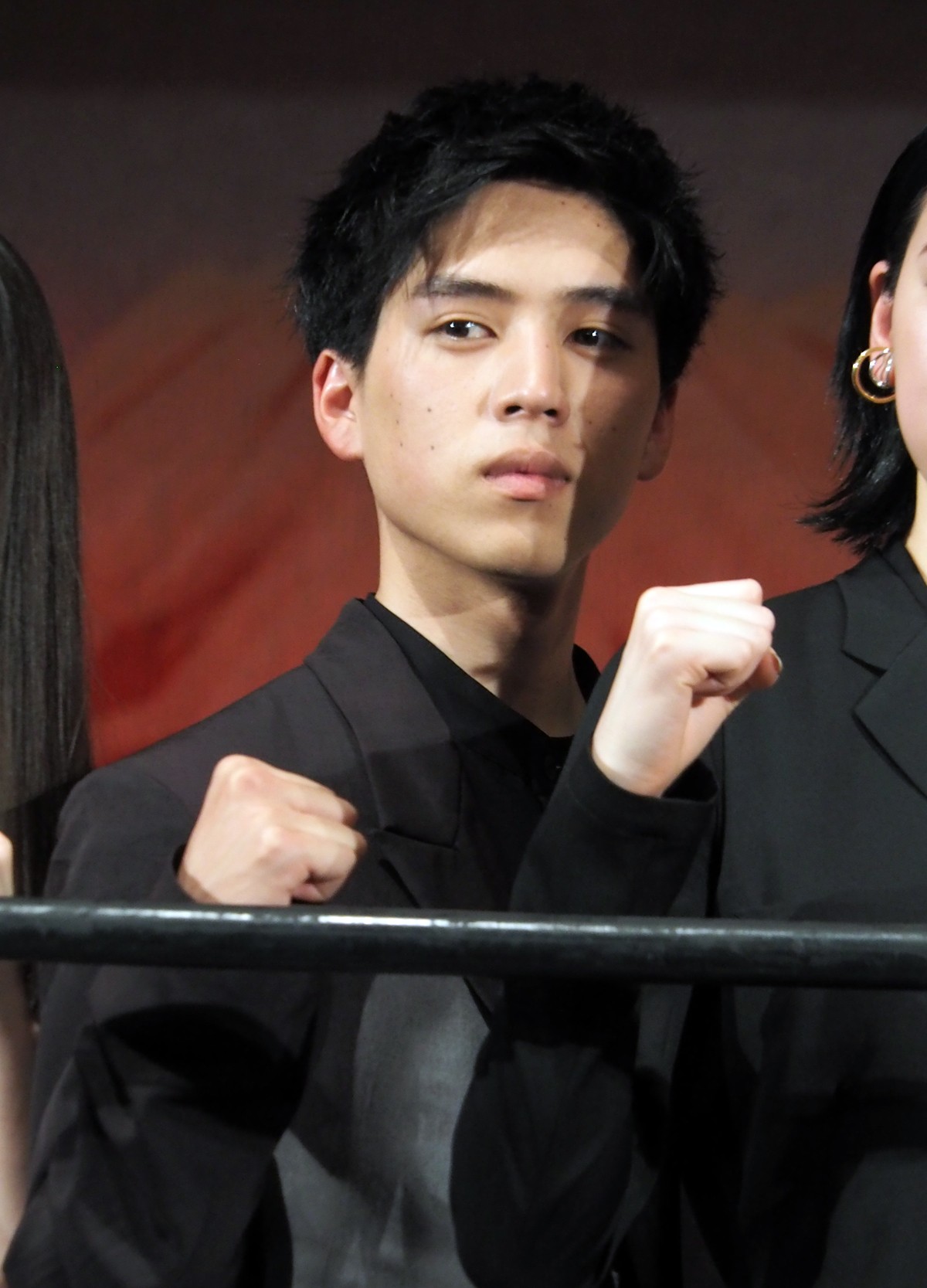 三吉彩花が見事な“犬鳴ハイキック”！ 女子プロレスラーとの二刀流を勧められる