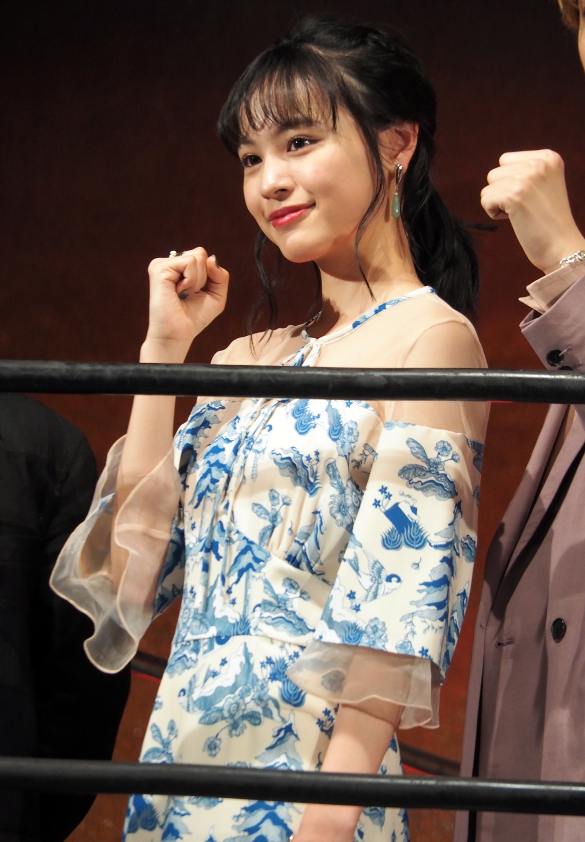 三吉彩花が見事な“犬鳴ハイキック”！ 女子プロレスラーとの二刀流を勧められる