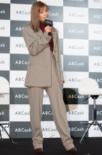 『ABCash』ブランドアンバサダー就任イベントに登場したローラ