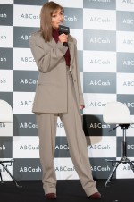 『ABCash』ブランドアンバサダー就任イベントに登場したローラ