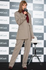 『ABCash』ブランドアンバサダー就任イベントに登場したローラ