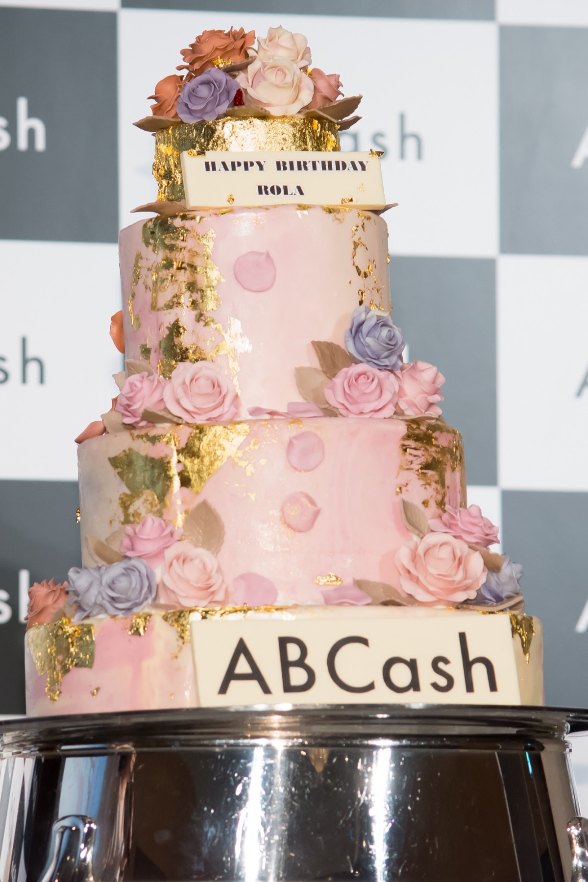 ローラ、30歳を迎えることは「信じがたいけどこれが現実（笑）」
