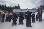 【写真】壮観！ 岡田准一『燃えよ剣』新選組カット公開