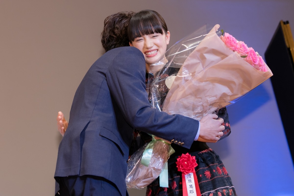 横浜流星、深田恭子と再会で熱い抱擁「久しぶりの再会でうれしくて」