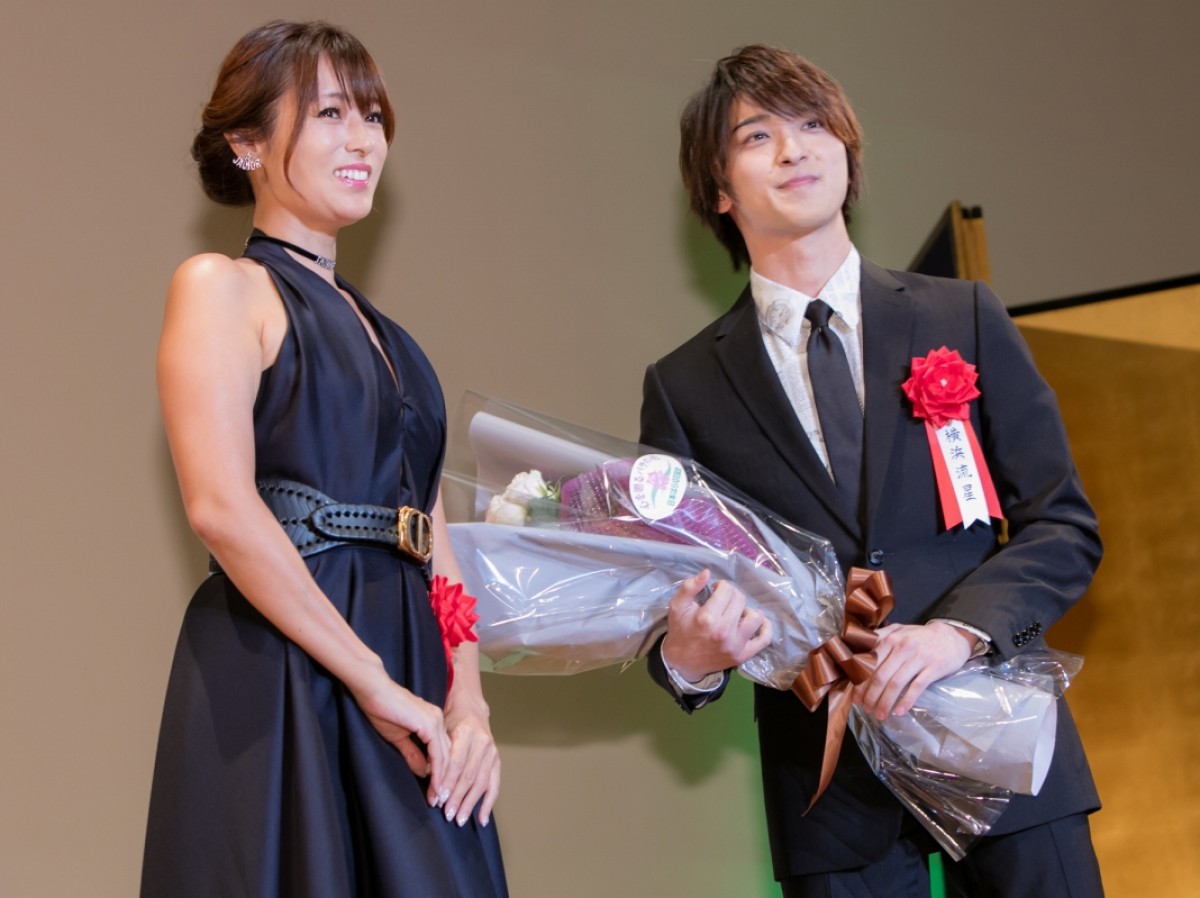 エランドール賞授賞式に登場した深田恭子、横浜流星