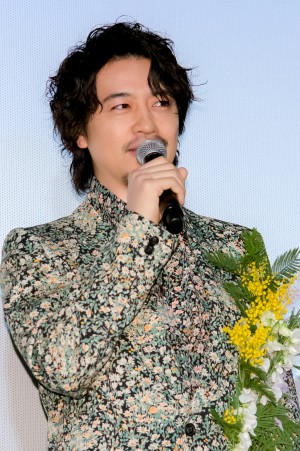 映画『ヲタクに恋は難しい』初日舞台あいさつに登場した斎藤工