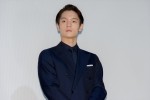 映画『ファンシー』公開記念舞台あいさつに登壇した窪田正孝