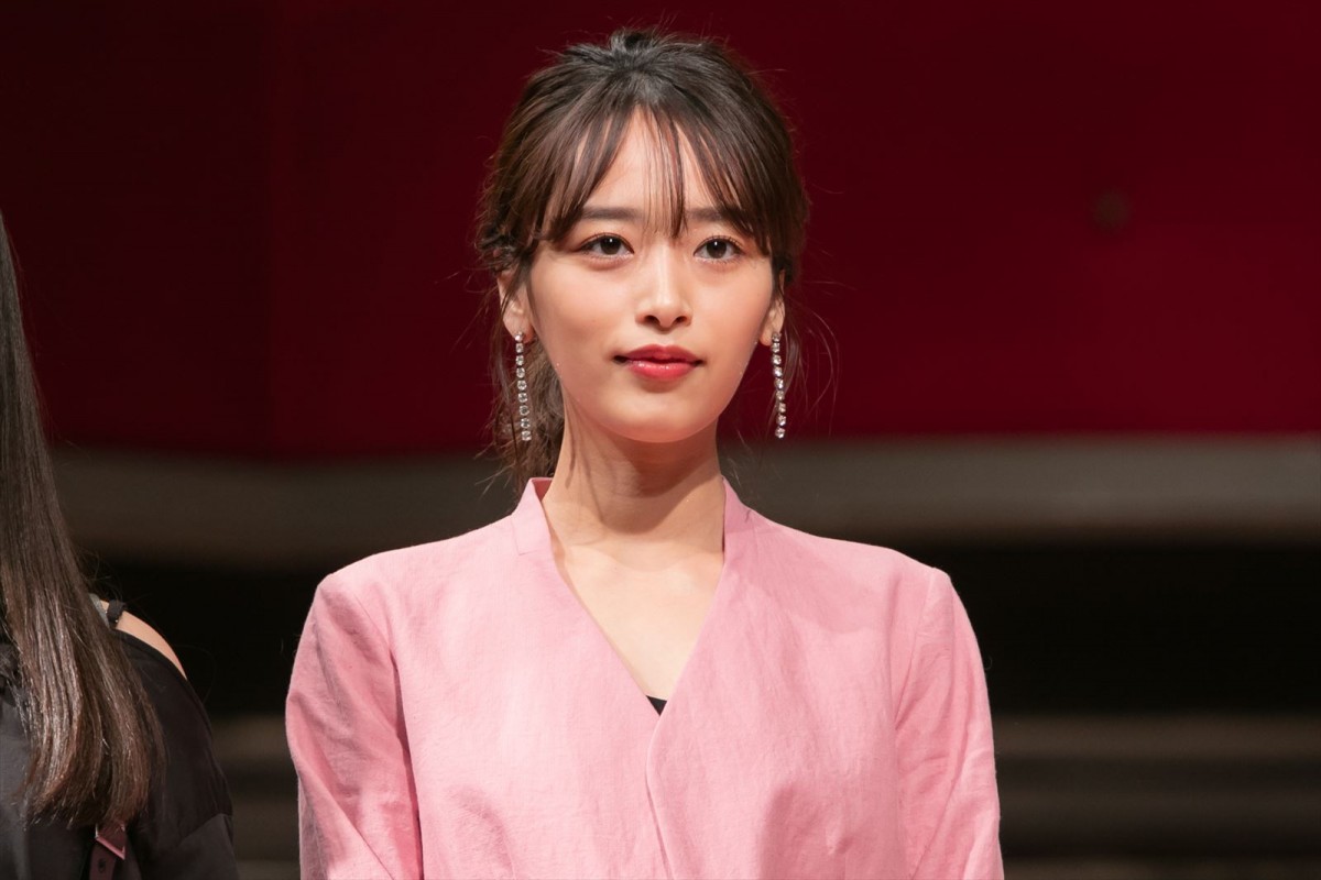 華原朋美「ある方と出会って運命が変わった」芸能界を目指す少女らへエール