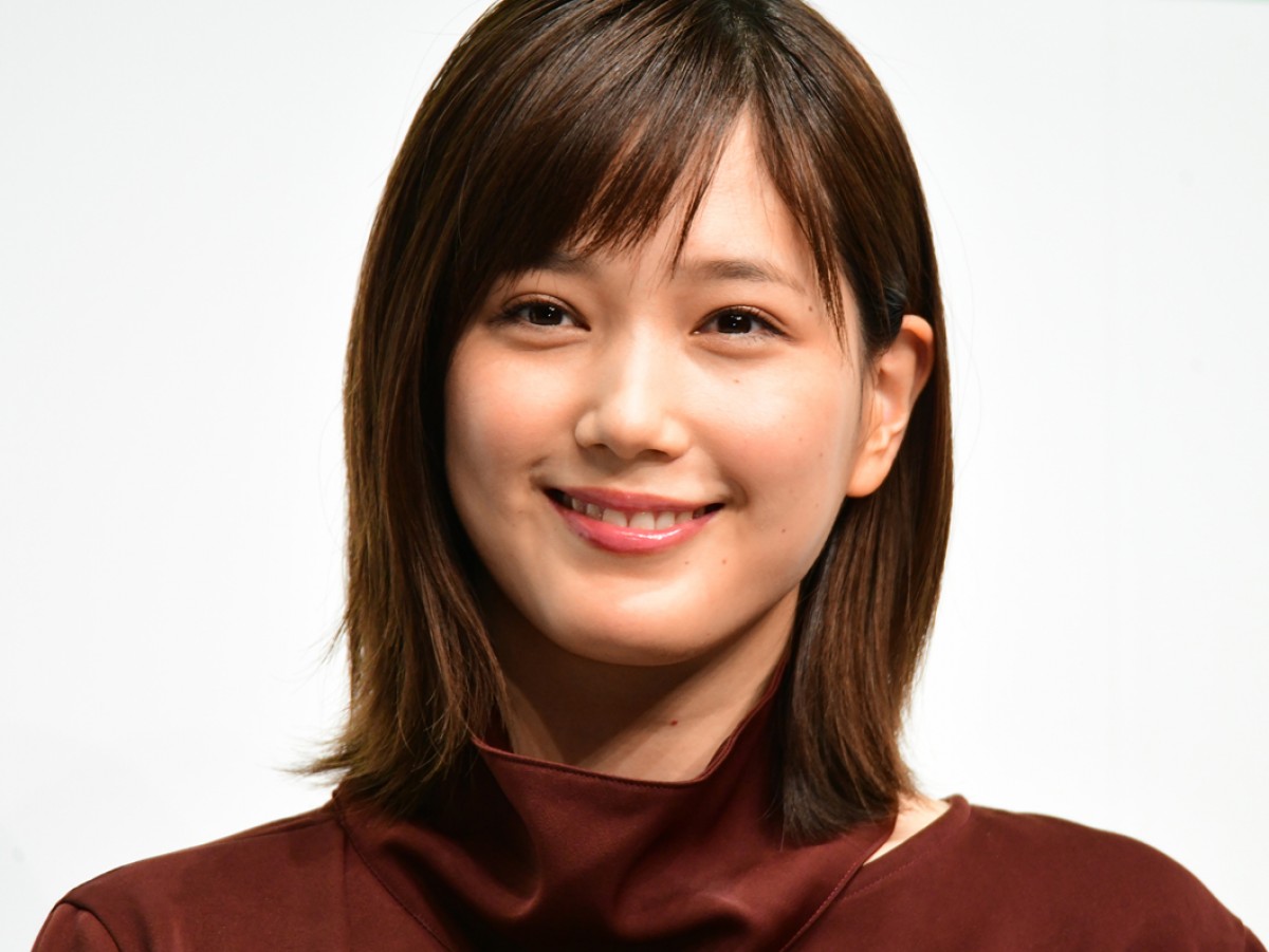 本田翼、ワインレッドのワンピースで登場「ダンス思い切りやりました」