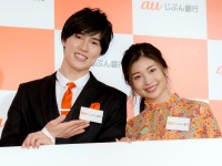 「au じぶん銀行」行名変更記者説明会に登場した土屋神葉、土屋炎伽
