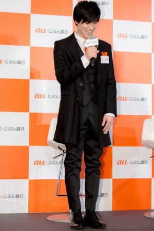 「au じぶん銀行」行名変更記者説明会に登場した土屋神葉