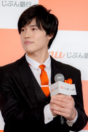 「au じぶん銀行」行名変更記者説明会に登場した土屋神葉