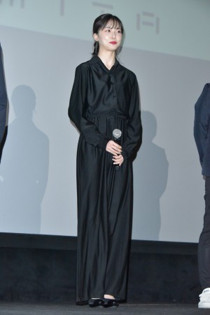 映画『踊ってミタ』完成披露舞台あいさつに登場した加藤小夏