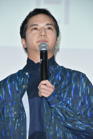 映画『踊ってミタ』完成披露舞台あいさつに登場した中村優一