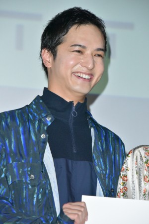 映画『踊ってミタ』完成披露舞台あいさつに登場した中村優一