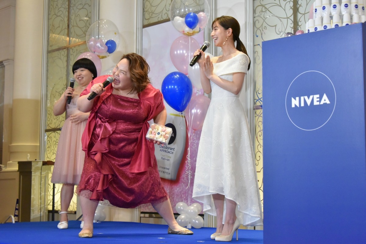 田中みな実、肩だし純白ワンピース姿で輝く美しさ 「ウエディングぽい感じ」とニッコリ