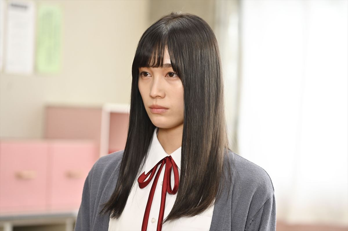 今夜の『女子高生の無駄づかい』小林由依、ちょっかい出した浅川梨奈に“壁ドン”され…