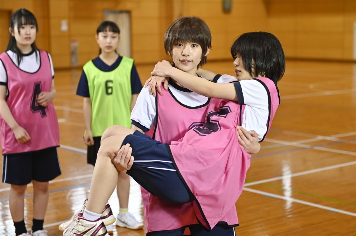 今夜の『女子高生の無駄づかい』小林由依、ちょっかい出した浅川梨奈に“壁ドン”され…