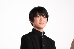 『劇場版 おいしい給食 Final Battle』完成披露舞台あいさつに登場した佐藤大志