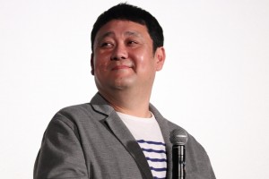 『劇場版 おいしい給食 Final Battle』完成披露舞台あいさつに登場したドロンズ石本