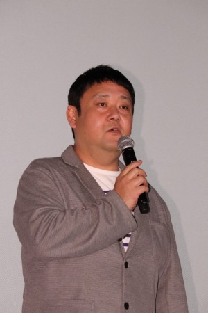 『劇場版 おいしい給食 Final Battle』完成披露舞台あいさつに登場したドロンズ石本