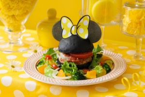 イエロー衣装のミニーがテーマ！　「OH MY！MINNIE MOUSE」4都市でオープン