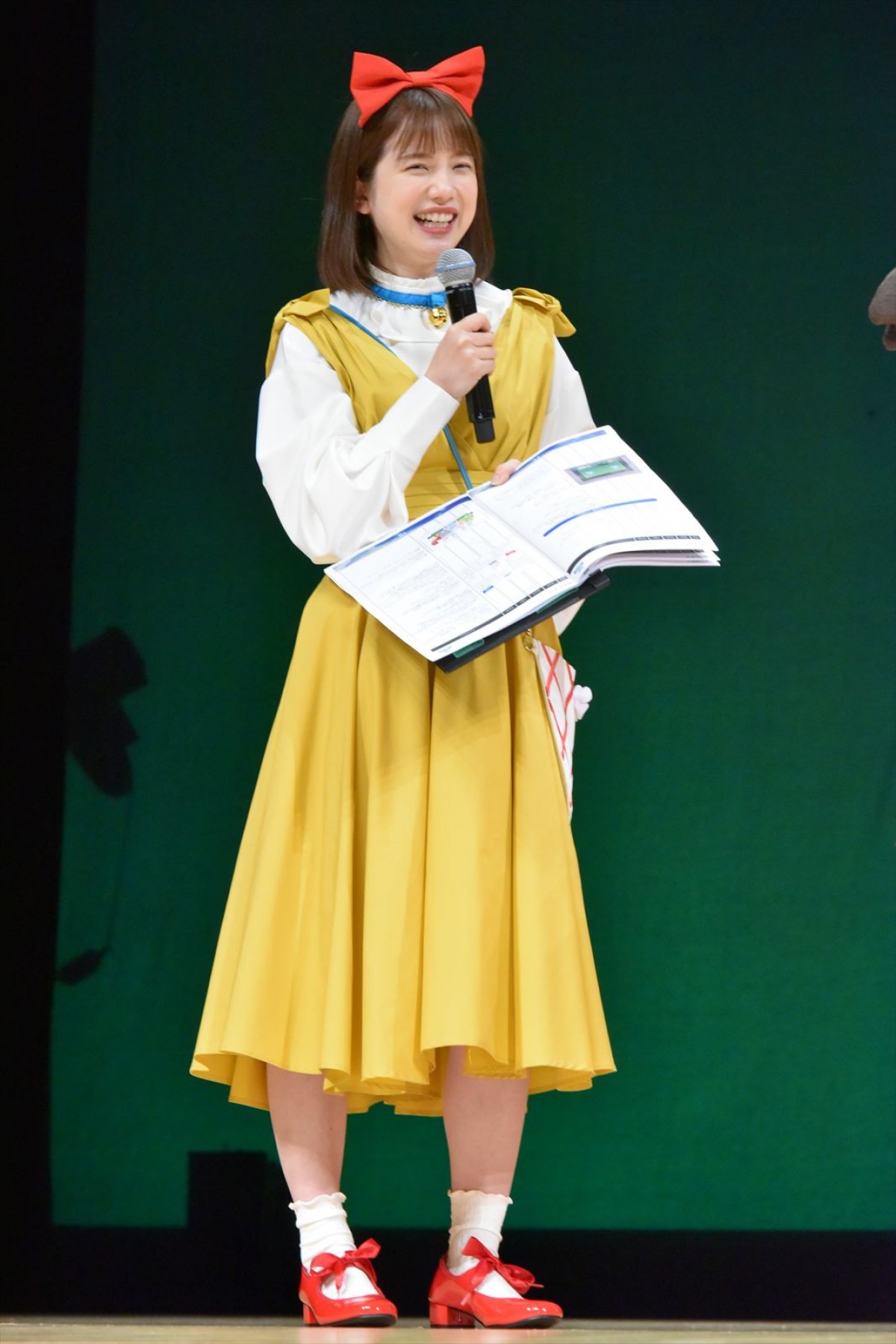 弘中綾香、キュートな“ドラミちゃん”コスプレを生披露！