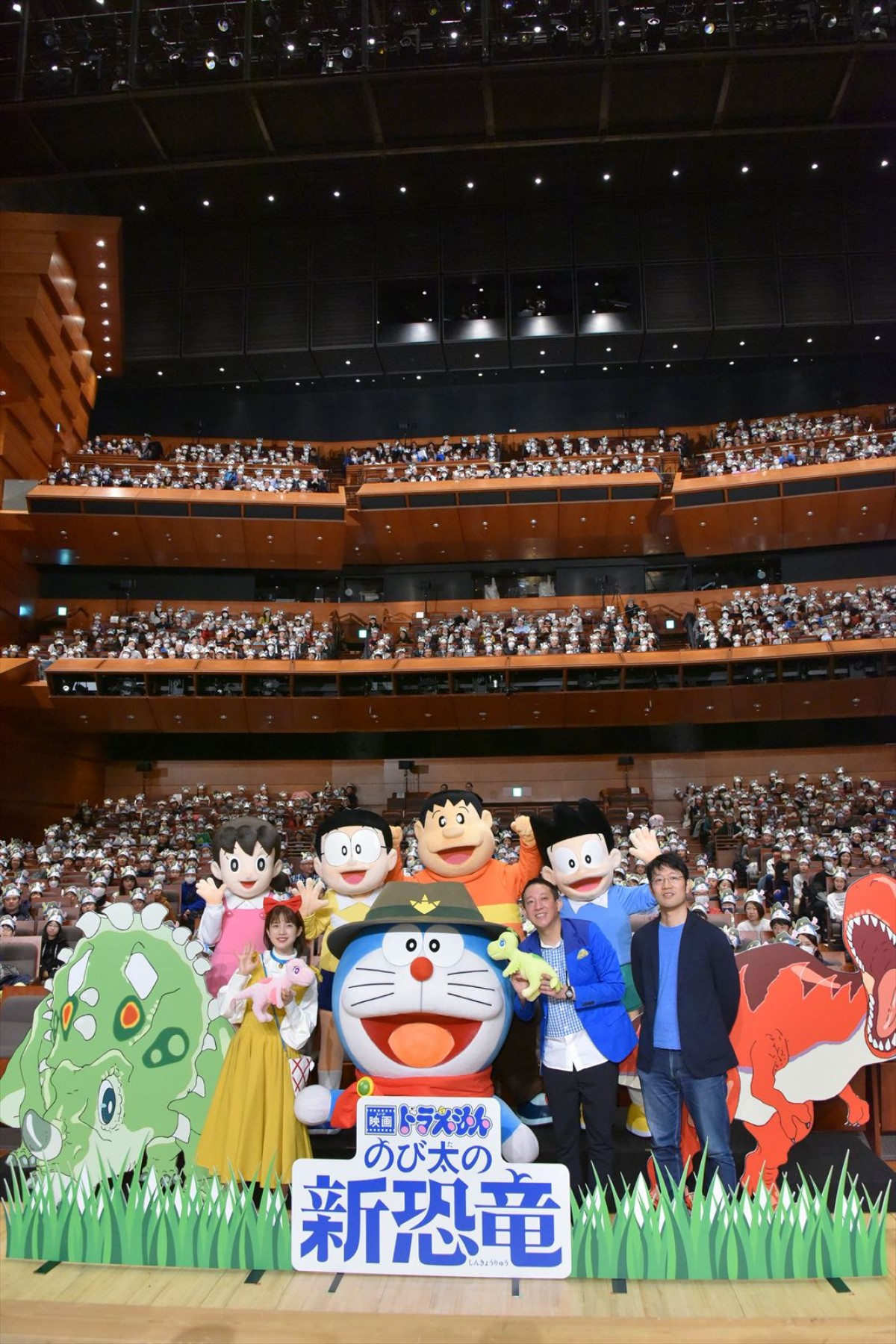 弘中綾香、キュートな“ドラミちゃん”コスプレを生披露！