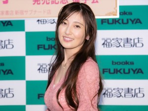 写真集『情愛』発売記念イベントに登場した熊田曜子