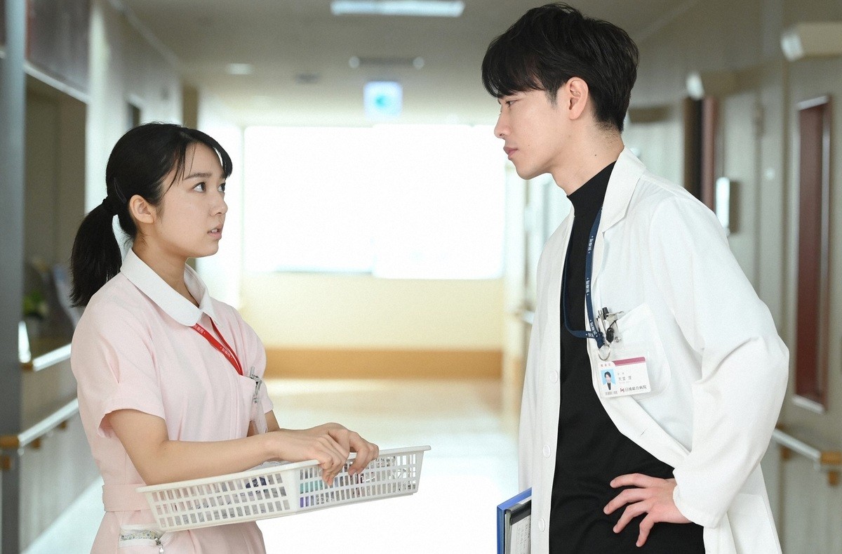 『恋はつづくよどこまでも』佐藤健、上白石萌音への“寝たふりキス”に大反響「天堂先生！！！」