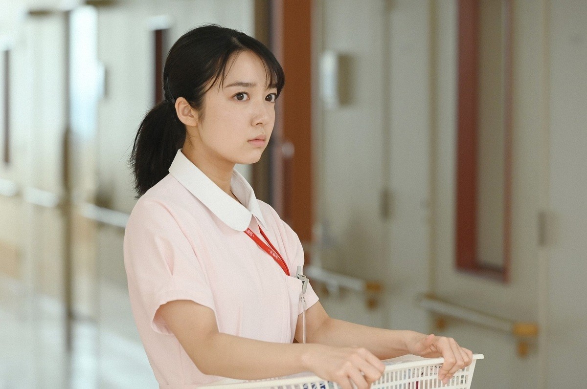 『恋はつづくよどこまでも』佐藤健、上白石萌音への“寝たふりキス”に大反響「天堂先生！！！」