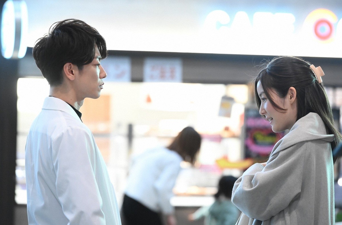 『恋はつづくよどこまでも』佐藤健、上白石萌音への“寝たふりキス”に大反響「天堂先生！！！」