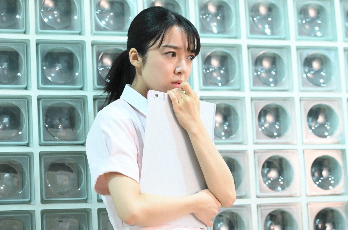 『恋はつづくよどこまでも』佐藤健、上白石萌音への“寝たふりキス”に大反響「天堂先生！！！」